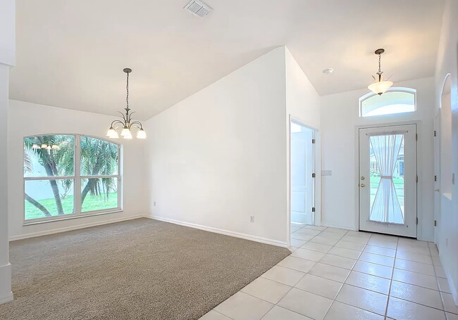 1062 Crystal Creek Dr in Port Orange, FL - Building Photo - Building Photo