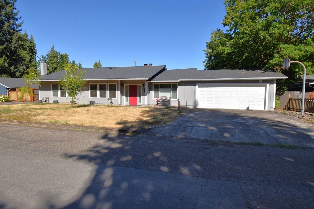 1217 NW Sherwood Pl in Albany, OR - Building Photo