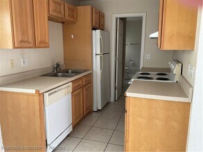 2121 Lakeview Dr in Sebring, FL - Foto de edificio - Building Photo