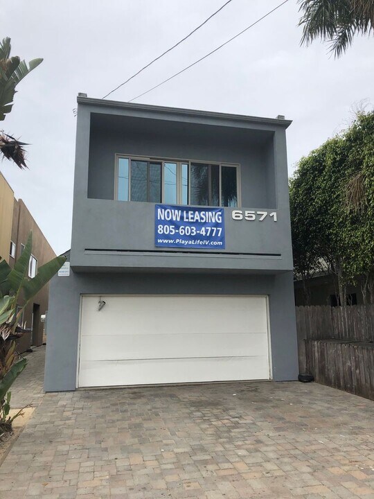 6571 Del Playa Dr in Goleta, CA - Foto de edificio