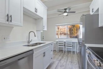 2719 S Melbourne St in Salt Lake City, UT - Foto de edificio - Building Photo