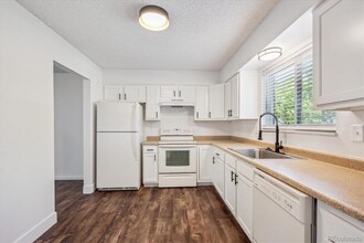7755 E Quincy Ave in Denver, CO - Foto de edificio - Building Photo