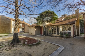 ZZZ - Lakeridge in Dallas, TX - Building Photo - Building Photo