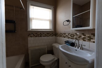50 Youngs Ave, Unit 1 in West Warwick, RI - Building Photo - Building Photo