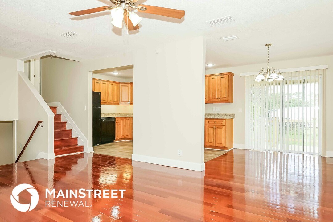 38 Woodlake Dr in Port Orange, FL - Building Photo