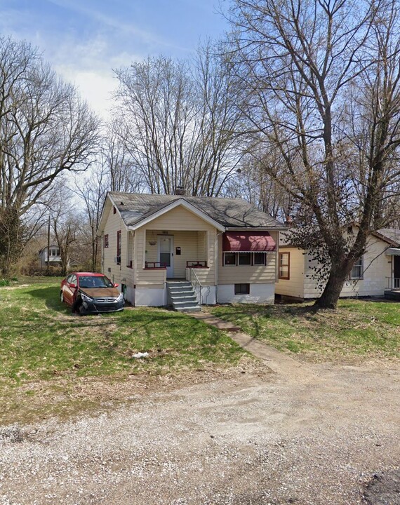 5342 Janet Ave in Jennings, MO - Building Photo