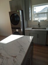 1164 E Adams Blvd in Los Angeles, CA - Building Photo - Building Photo