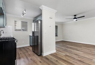 4779 Seminole Dr, Unit 109 in San Diego, CA - Building Photo - Building Photo