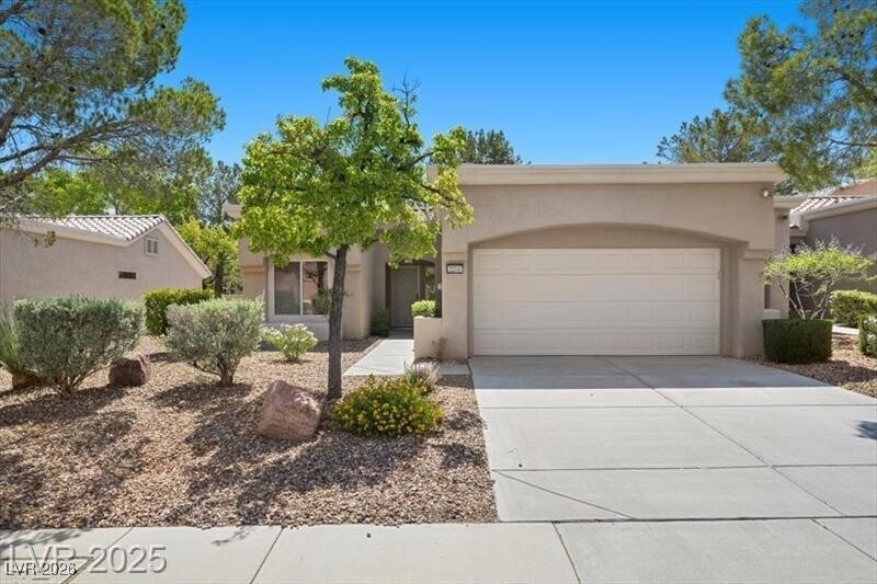 2216 Spring Water Dr in Las Vegas, NV - Building Photo