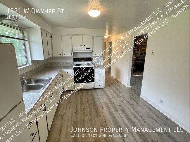 1321 W Owyhee St in Kuna, ID - Foto de edificio - Building Photo