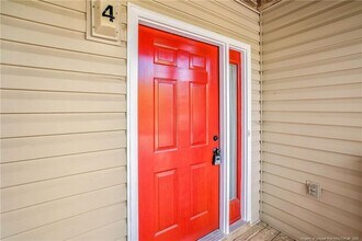 300 Bubble Creek Ct in Fayetteville, NC - Building Photo - Building Photo