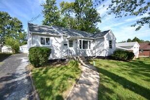 1421 Burry St in Joliet, IL - Building Photo