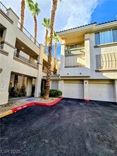 7123 S Durango Dr in Las Vegas, NV - Building Photo - Building Photo