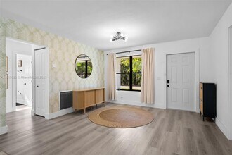 2515 NE 207th St in Miami, FL - Building Photo - Building Photo