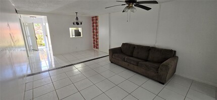 300 NE 12th Ave in Hallandale Beach, FL - Building Photo - Building Photo