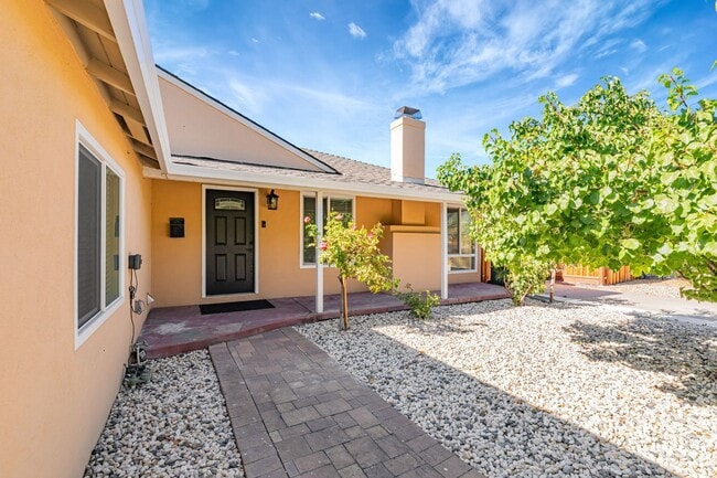 property at 2125 Walnut Grove Ave