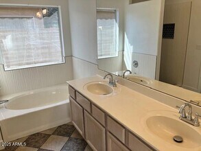 2307 E Kelton Ln in Phoenix, AZ - Building Photo - Building Photo