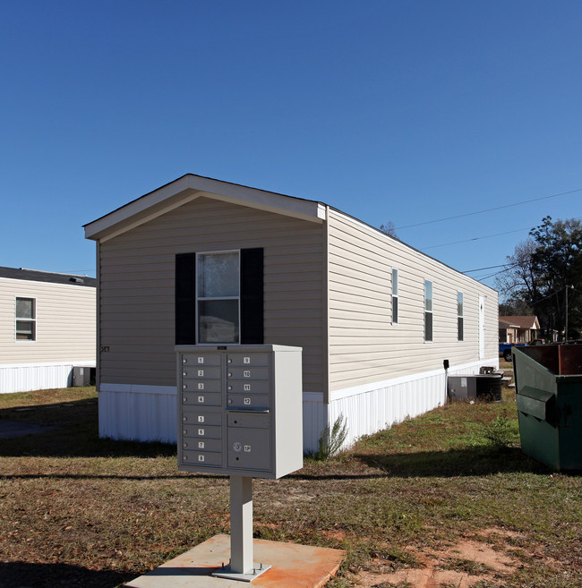 501 W Nine One Half Mile Rd in Pensacola, FL - Foto de edificio - Building Photo