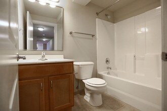 Winston Churchill Apartments in St. Louis, MO - Foto de edificio - Interior Photo