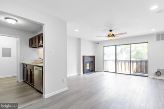 1002 Lindsey Ct in Evesham, NJ - Building Photo - Building Photo