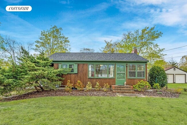 65 King Ave in Flanders, NY - Building Photo - Building Photo