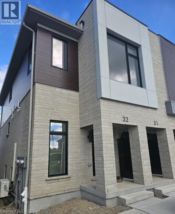 15 Stauffer Woods Trl in Kitchener, ON - Building Photo