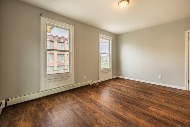 341 Myrtle Ave in Bridgeport, CT - Building Photo - Building Photo
