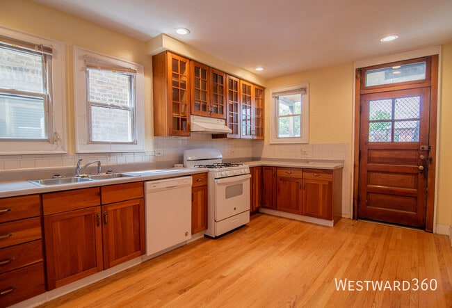 5844 N Artesian Ave in Chicago, IL - Building Photo - Building Photo