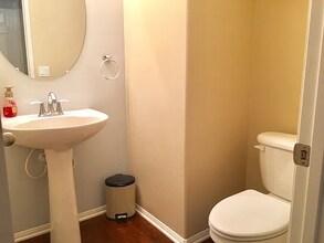 2329 Driftwood Dr in Rosamond, CA - Foto de edificio - Building Photo