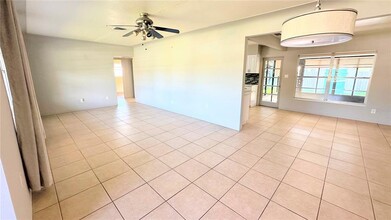 1738 Tyrone Blvd N in St. Petersburg, FL - Building Photo - Building Photo