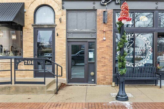 208 E Main St in Solon, IA - Building Photo - Building Photo