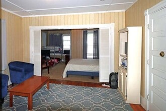 786 2nd Ave, Unit 3 in Berlin, NH - Foto de edificio - Building Photo