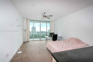 79 SW 12th St, Unit 3002-S in Miami, FL - Foto de edificio - Building Photo