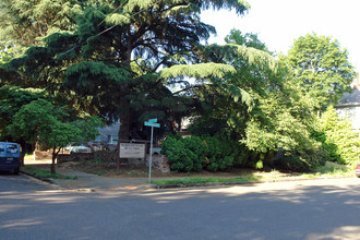 Washington Manor in Portland, OR - Building Photo - Building Photo