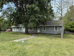 102 E 96th St in Kansas City, MO - Building Photo - Building Photo