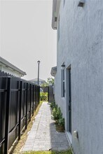 16144 SW 148th Pl in Miami, FL - Foto de edificio - Building Photo