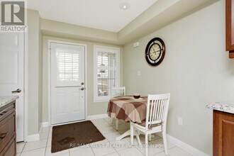 66 Manley Ln in Milton, ON - Building Photo - Building Photo