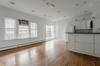 4405 N Clark St in Chicago, IL - Building Photo - Building Photo