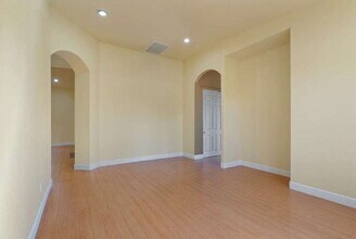 2621 Mysin Way in Sacramento, CA - Building Photo - Building Photo