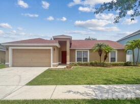 10752 Carloway Hills Dr in Wimauma, FL - Building Photo
