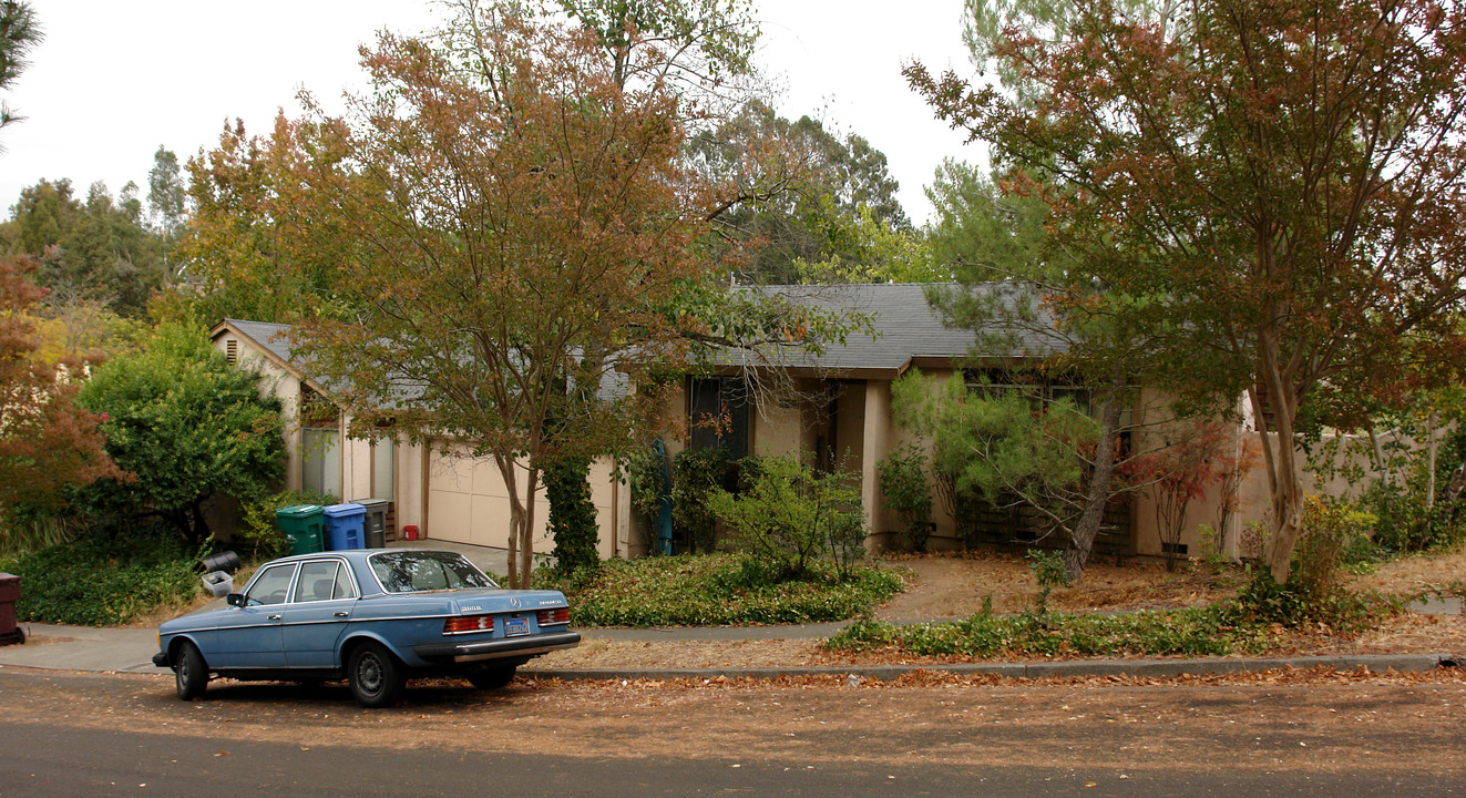 1502 Monterey Dr in Santa Rosa, CA - Building Photo