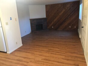 7003 Tumbleweed Dr, Unit B in Cheyenne, WY - Foto de edificio - Building Photo