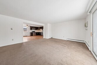 4 Losson Garden Dr in Cheektowaga, NY - Foto de edificio - Building Photo