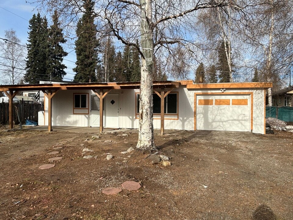 406 C St in Fairbanks, AK - Building Photo
