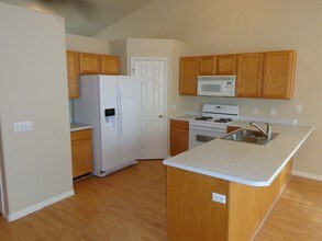 6115 W Cherry Springs Ct in West Valley City, UT - Foto de edificio - Building Photo