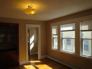 44 Clarendon Ave, Unit 2 in Somerville, MA - Building Photo - Building Photo