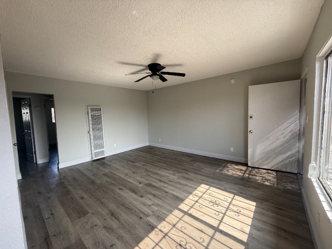 648 W 92nd St in Los Angeles, CA - Building Photo - Building Photo