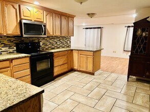 14700 SE Mill St in Portland, OR - Building Photo - Building Photo