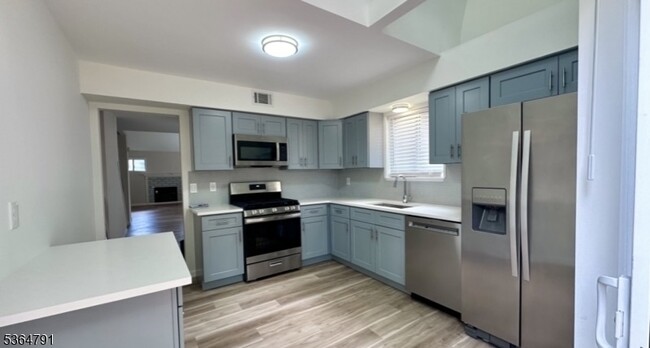 221 Myrtle Ave in Westfield, NJ - Building Photo - Building Photo