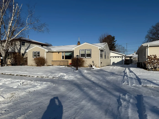 4308 79th St in Kenosha, WI - Foto de edificio - Building Photo